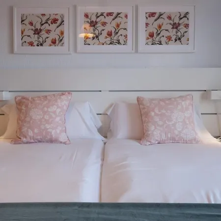 Av Avda. Costa 108 * 기욘